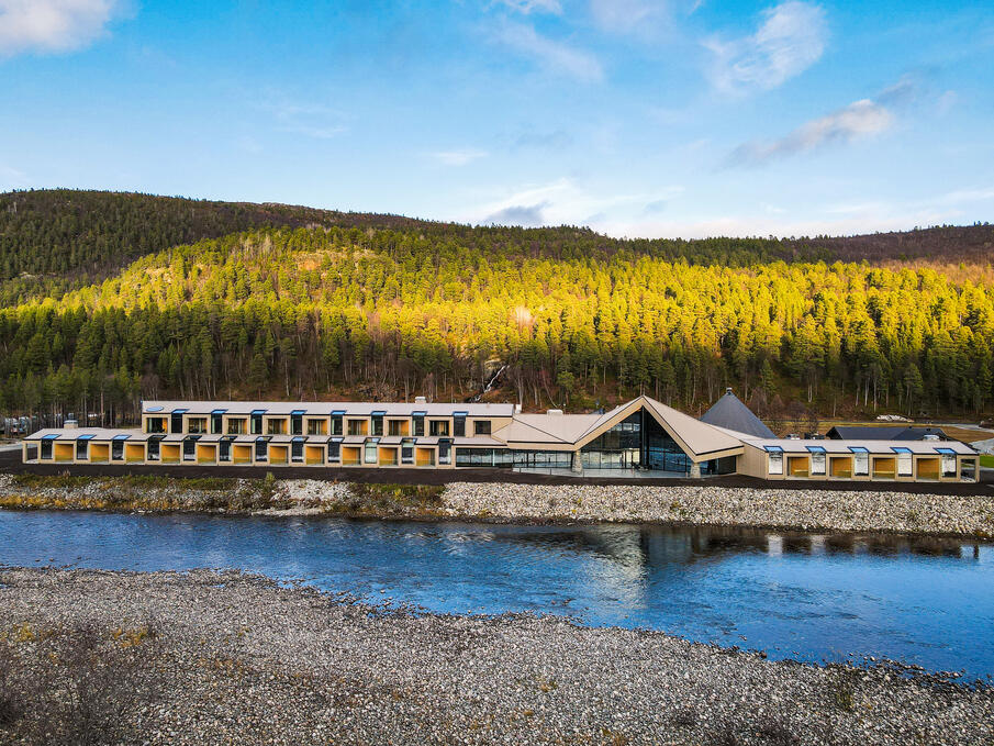 Arctic Wilderness Lodge