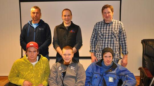 Både lærlinger og arbeidsgivere i Harstad gleder seg over invitasjonen fra slottet. Bak fra venstre: Bård Hansen (DL Nilsen & Haukland), Trond Nygård Nilsen (DL ALTiBYGG) og Eirik Steinjord (DL Harstadbygg). Foran fra venstre: Lærlingene Ray Erling Bendiktsen, Cato Andre Kampen Vold og Daniel Fallmyr Jensen. 