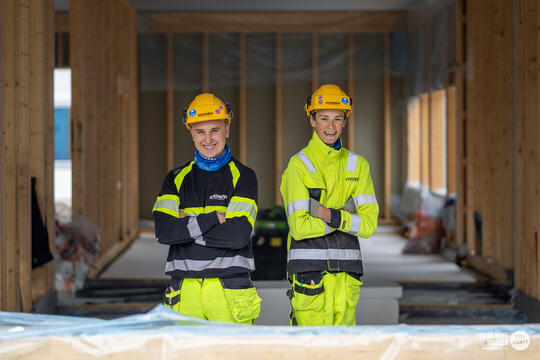 Steffen Nordli og Georg Povenius er to av totalt ti lærlinger i Kivijervi Entreprenør