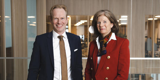 Konsernsjef i Gjensidige Geir Holmgren og administrerende direktør i Gjensidigestiftelsen Ingrid Riddervold Lorange. Pressefoto: Gjensidige