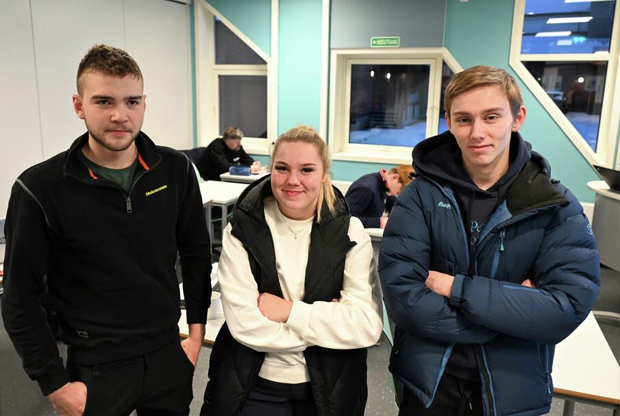 Even Solheim (til venstre), Thomas Hansen og Ronja Nikolaisen Sørensen har snart fullført fjerdeåret på NESO Lærlingeskole.
